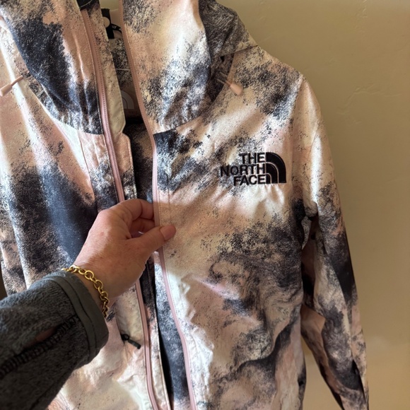 NORTH FACE WOMEN'S SKI JACKET & PANTS EXCELLENT CONDITION SIZE SMALL/MEDIUMWOR